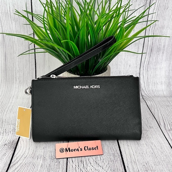 Michael Kors Handbags - Michael Kors Wallet